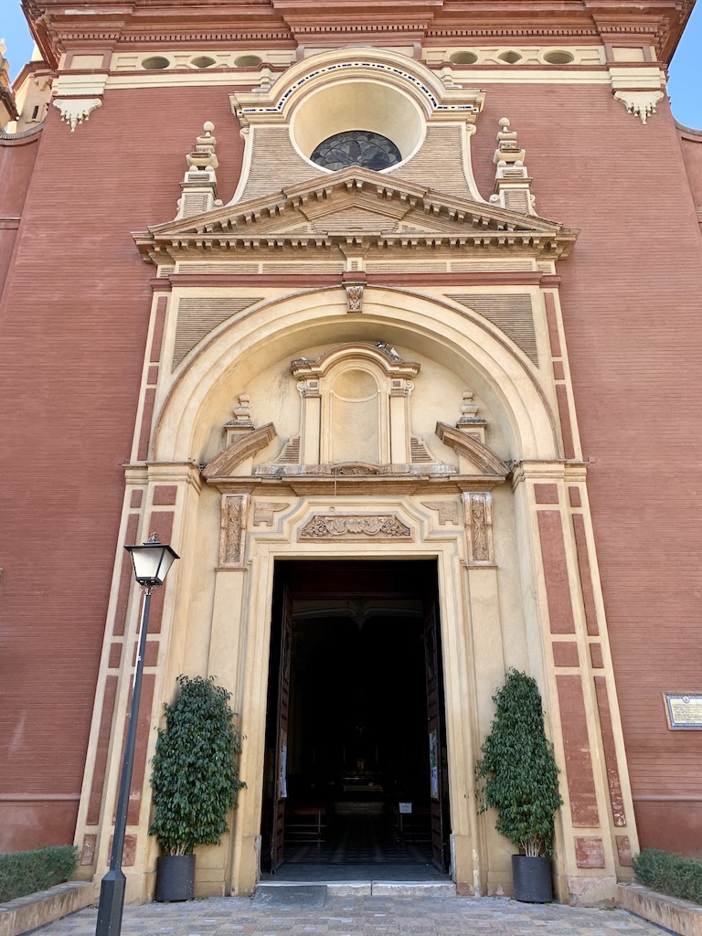 Parroquia con las puertas abiertas